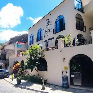 Hotel Château Georgette, Pombas